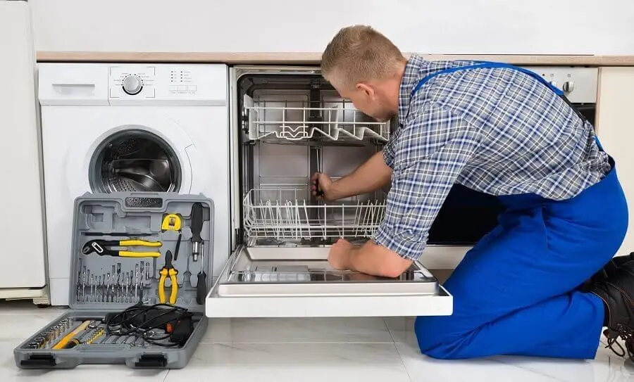 Çubuk Viessmann servisi teknisyen ekibi beyaz eşya tamiri yaparken
